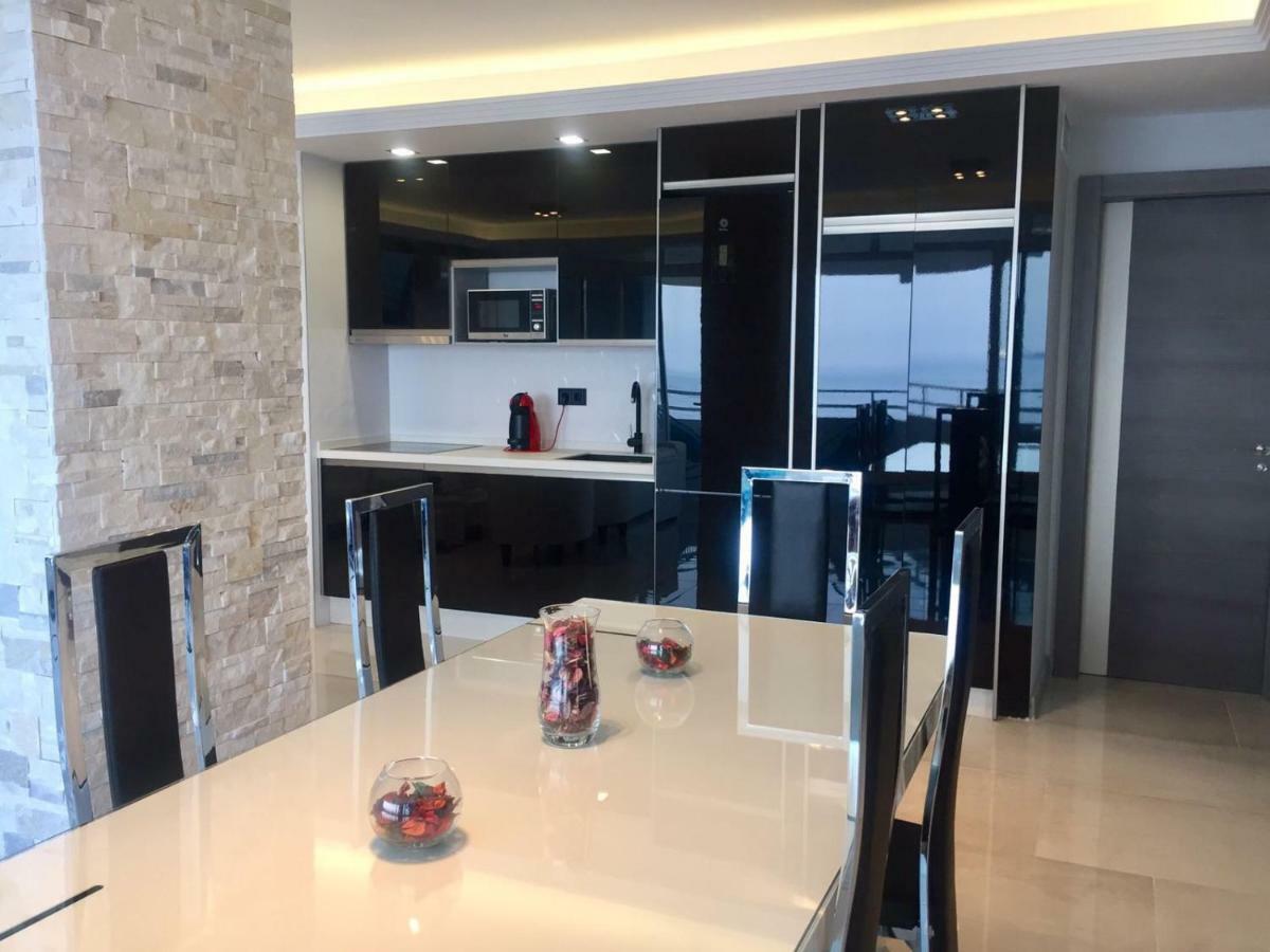 Deluxe Supreme Apartment Malaga Bagian luar foto