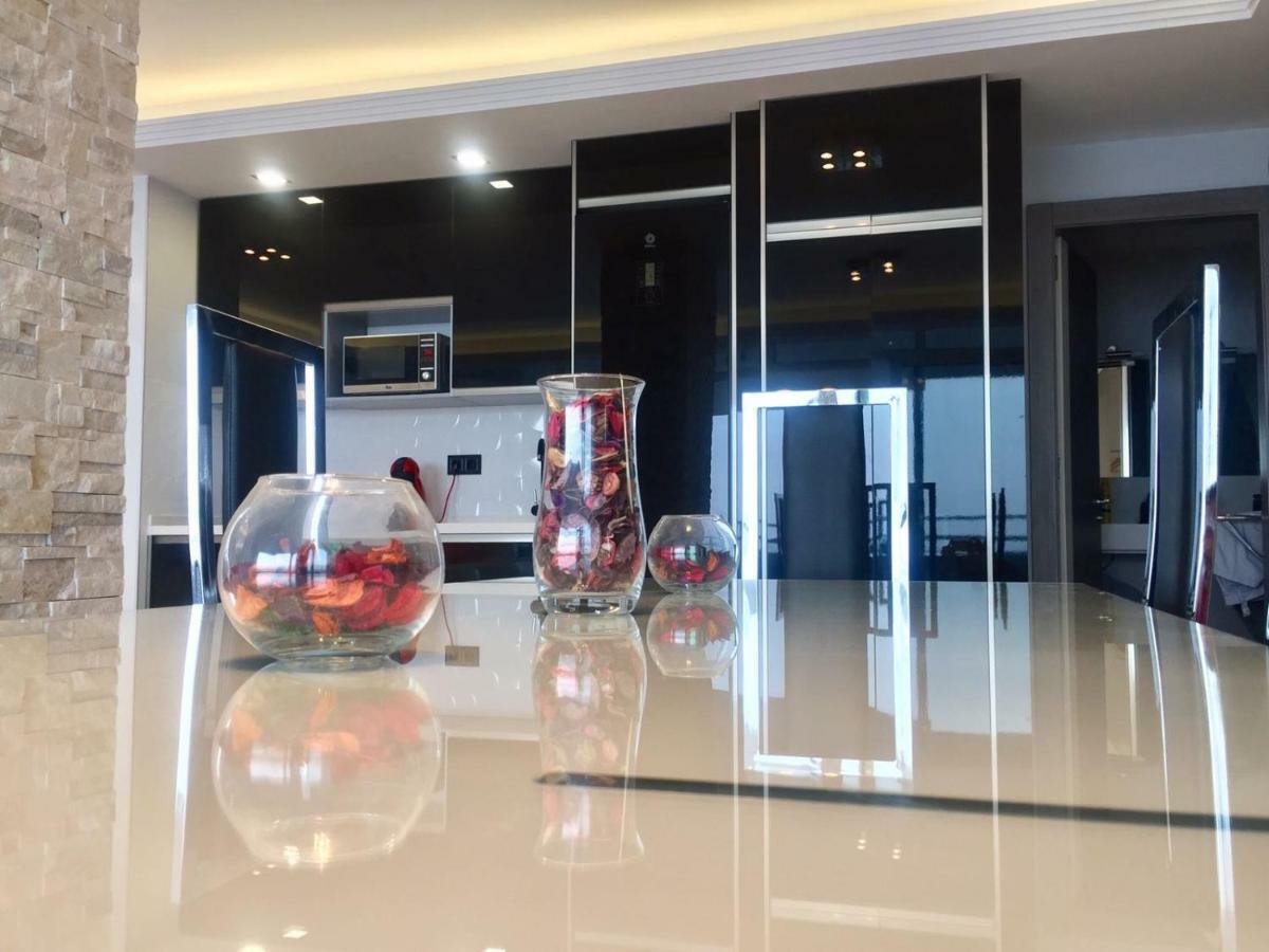 Deluxe Supreme Apartment Malaga Bagian luar foto