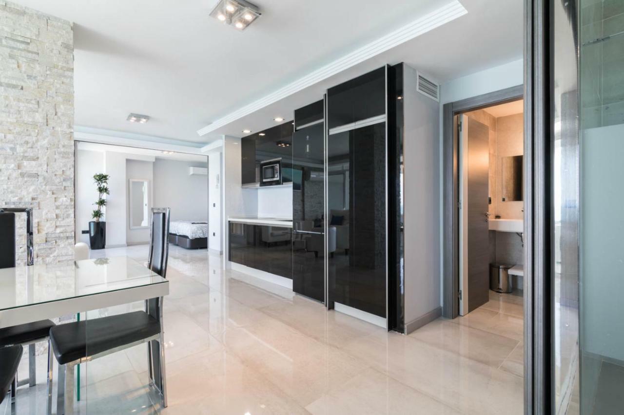 Deluxe Supreme Apartment Malaga Bagian luar foto